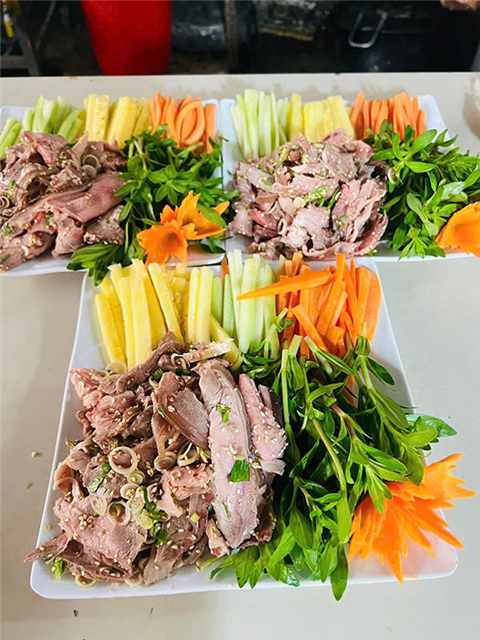 Ảnh Đặt Cỗ 20/10 ở Long Biên