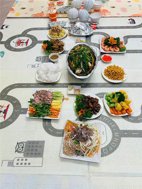 Ảnh Đặt Cỗ 8/3 ở Bồ Đề