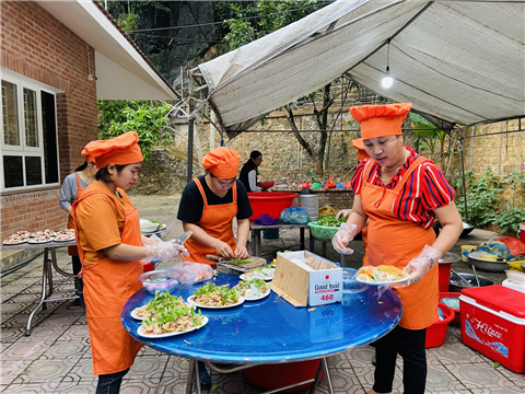 Ảnh Đặt Cỗ gà đông tảo ở Ngọc Thụy