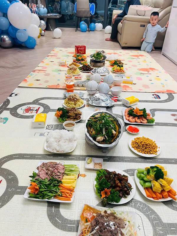 Đặt Cỗ 8/3 ở Gia Thụy